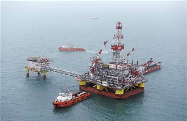 Oil tops $60 for first time in 2015, industry cutbacks support