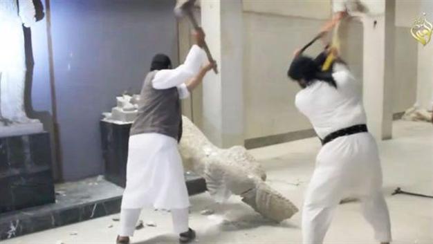 ISIL destroy ancient artefacts in Iraq