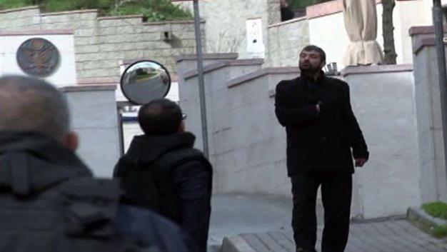 Man pretending to carry bomb detained outside US consulate