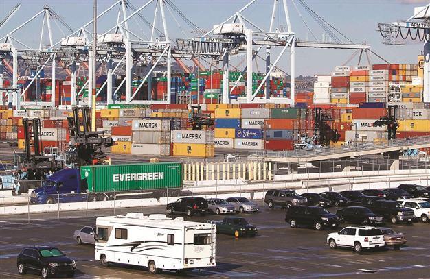 Turkey’s foreign trade gap narrows upon slump in oil prices, rise in gold exports