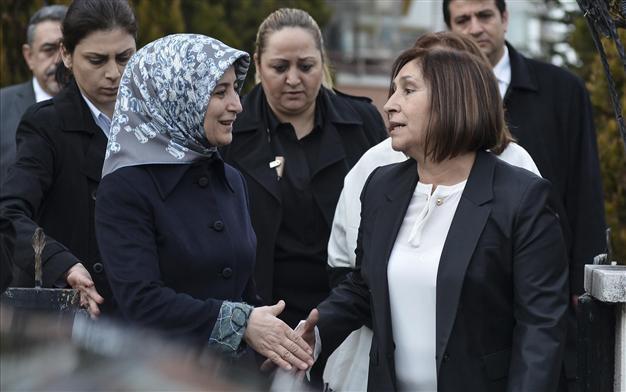 Turkish PM’s wife pays condolence visit to main opposition party head’s spouse over mother’s loss