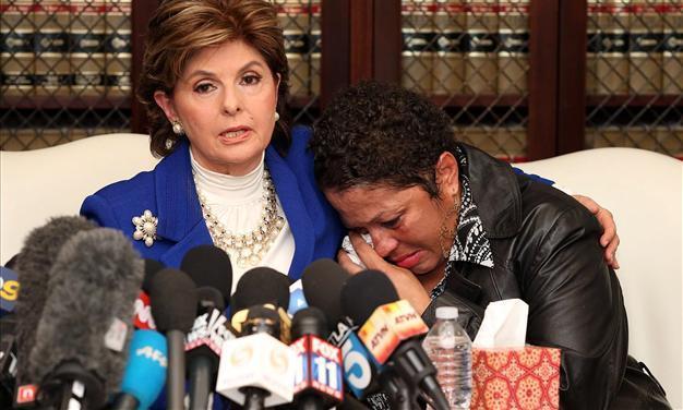 Bill Cosbys attorney says comedian target of extortion