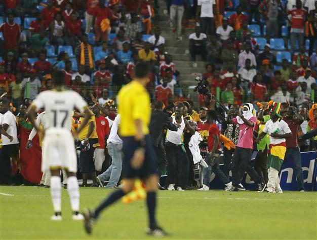 Rioting fans overshadow Ghana’s semifinal win over host