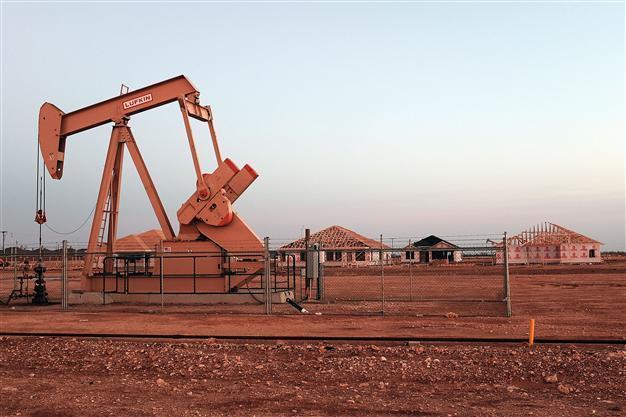 IMF sees uncertainty about path of oil prices