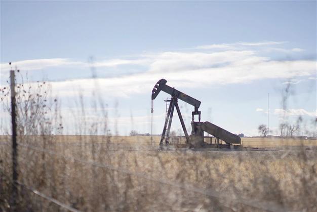 S&P cuts ratings on big oil producers in Middle East