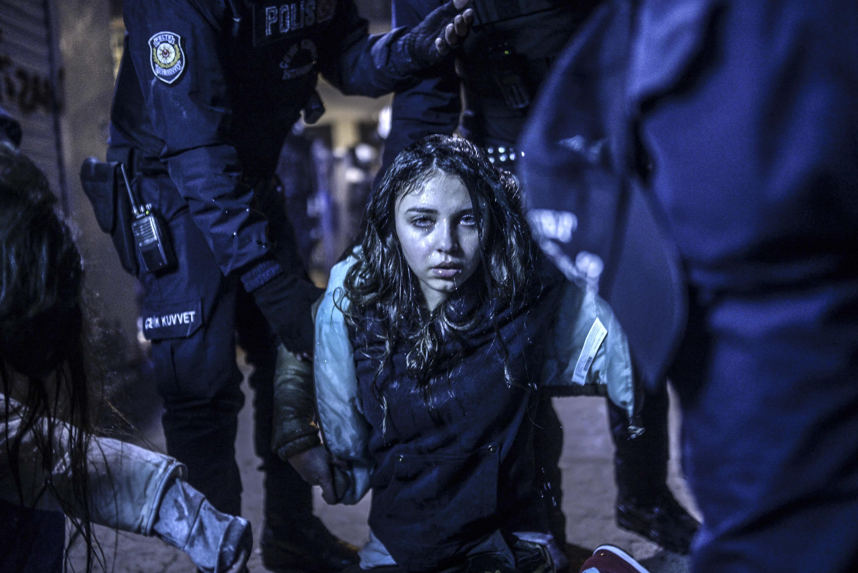 Image of Russian gay couple wins World Press Photo as two awards go to Turkish photographer