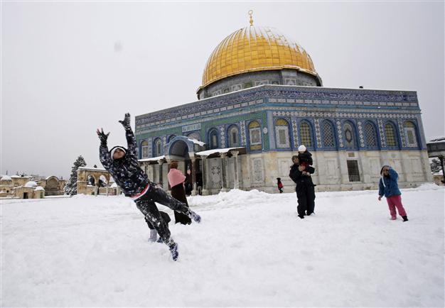 Warnings after blizzards sweep across Middle East