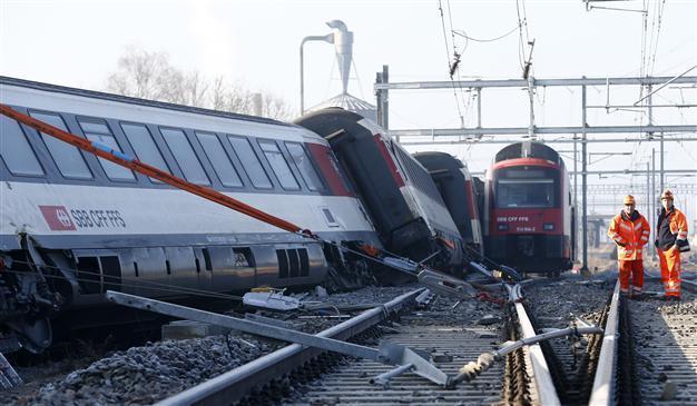 Five hurt as trains collide in Switzerland