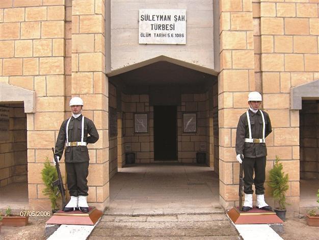 Turkish troops guarding historic tomb in Syria not trapped by jihadists, FM says