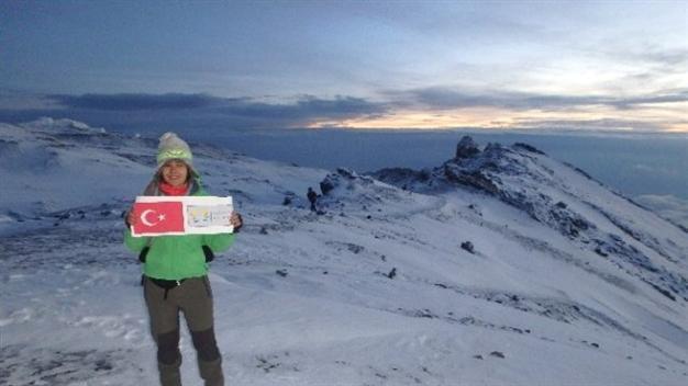 Turkish woman climbs Africas highest mountain