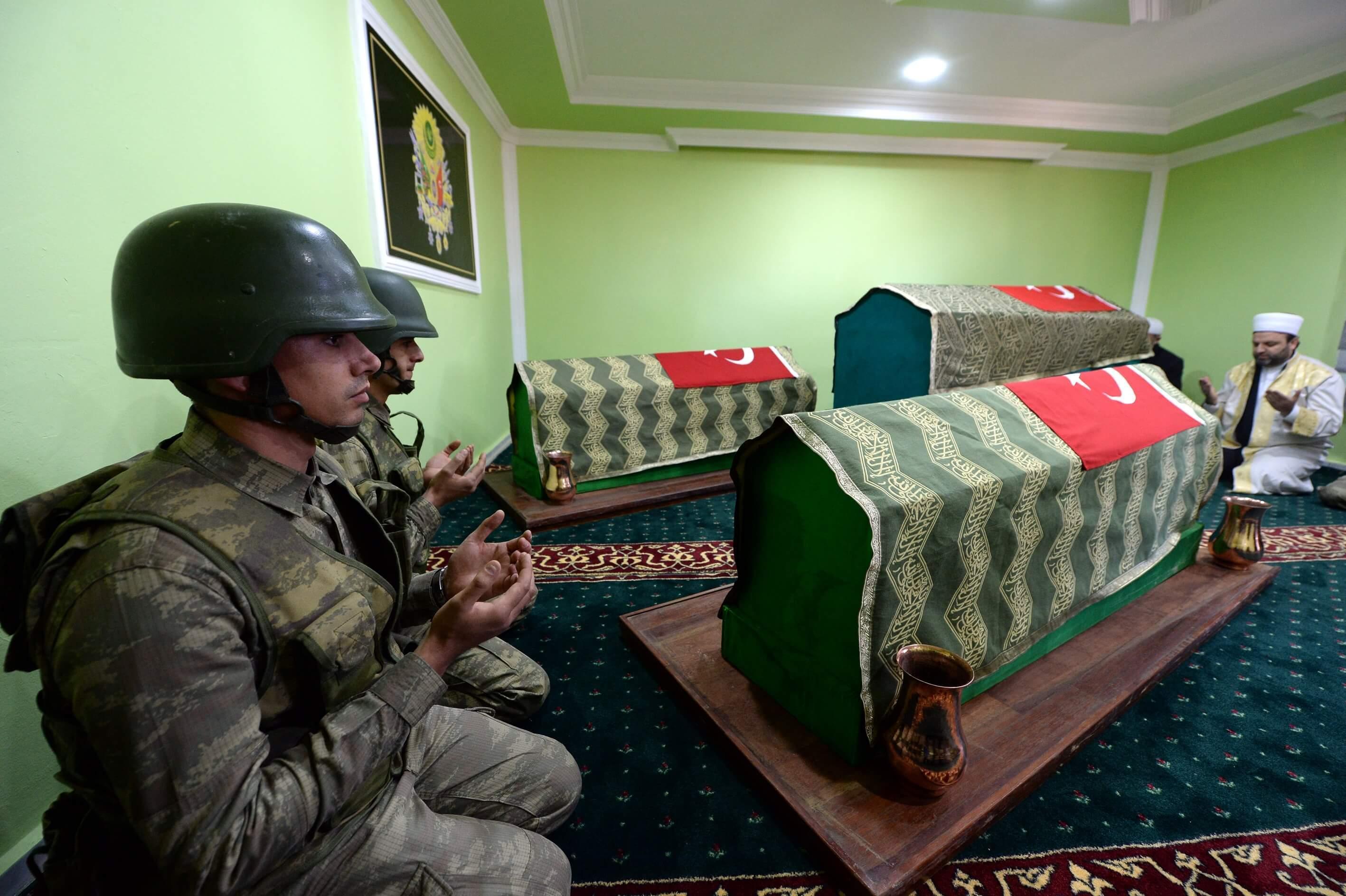 Remains from Süleyman Şah tomb placed temporarily in southeastern Turkey
