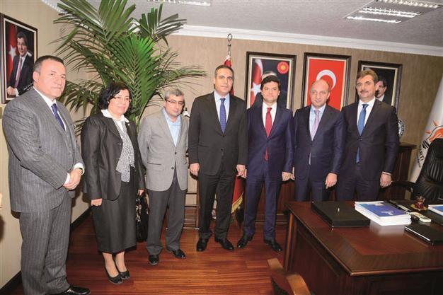 Ex-intelligence chief Fidan visits AKP branch in Ankara