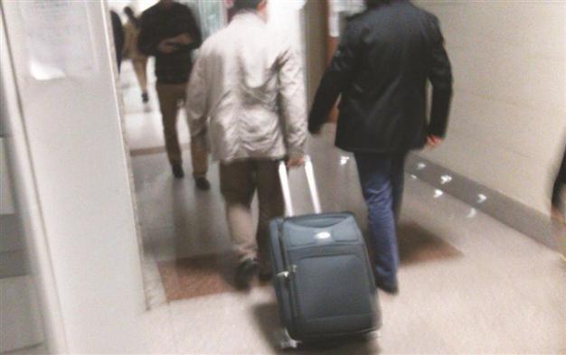 Graft probe suspects receive seized money