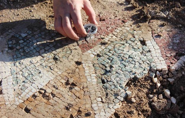 Treasure hunters find late Roman mosaics