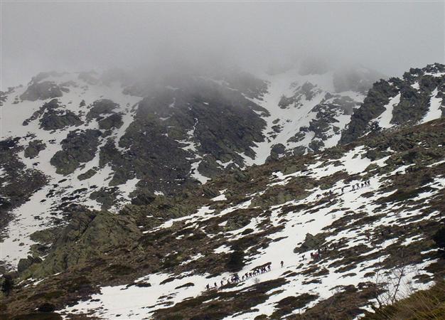 One climber killed, other group rescued after being trapped 15 hours on İzmir mountain