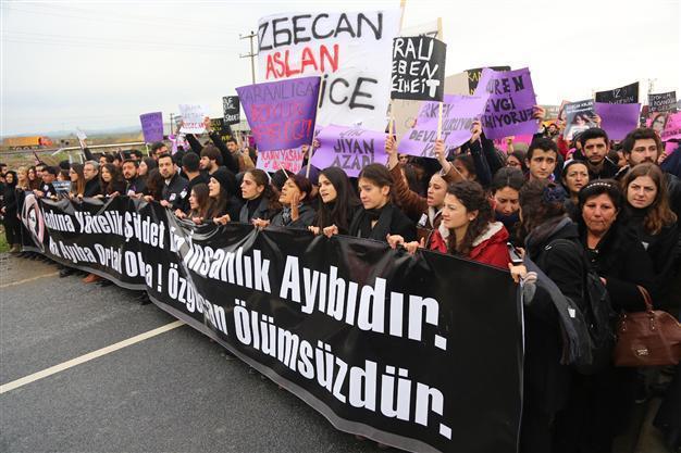 Thousands protest murder of Özgecan Aslan