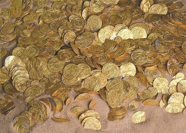 Record trove of gold coins in Mediterranean