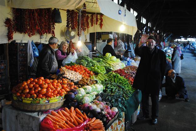 Turkish consumer mood picks up slightly in February