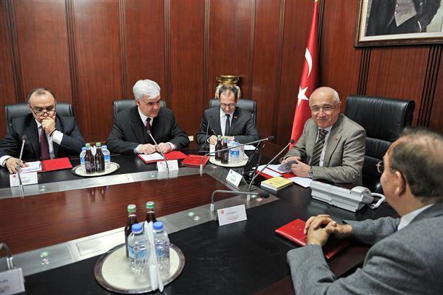 Parliament Speaker Çiçek bids to calm tension between ruling, opposition parties