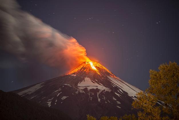 Volcano erupts in southern Chile, 3,000 people evacuated