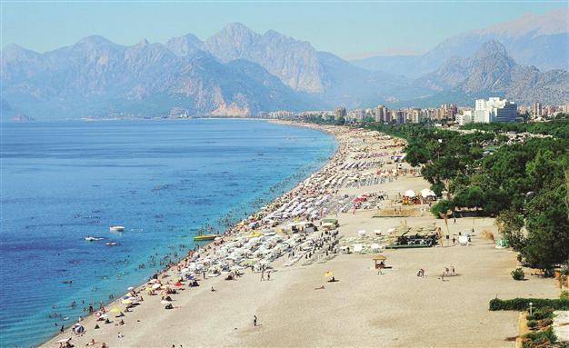 Number of Russian tourists visiting Antalya decreases 41 percent