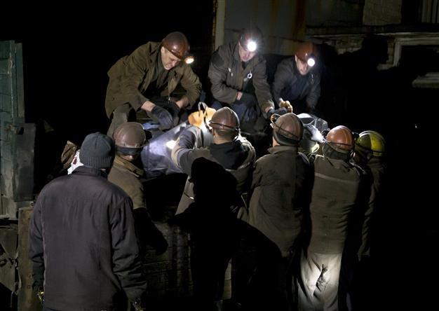 Rescuers find 32 dead miners in east Ukraine mine: rebel official