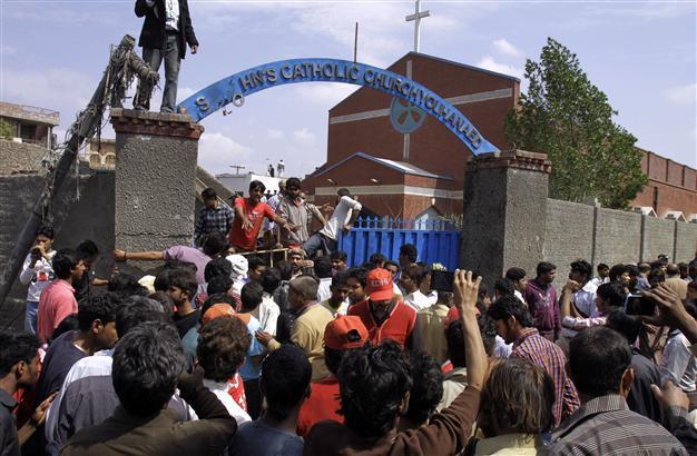 Taliban attacks on Pakistan churches kill 14, spark riots