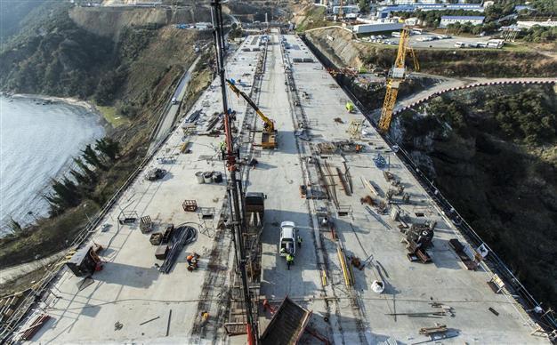 Seven to face 15 years in deaths of 3 workers at third bridge site