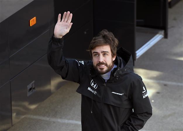 Alonso crash piles pressure on McLaren