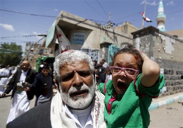 142 killed in bomb attacks on two mosques in Yemen