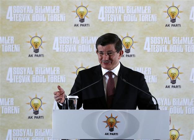 PM Davutoğlu slams CHP and HDP leader over Gallipoli ceremonies