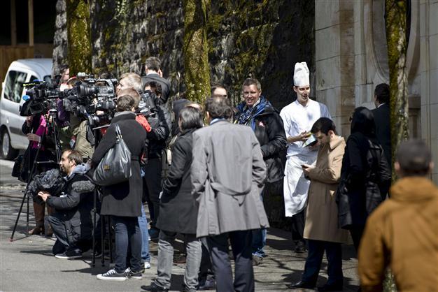 Iran reporter sent to nuclear talks seeks political asylum
