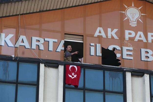 Armed man detained after breaking into AKP building in Istanbul