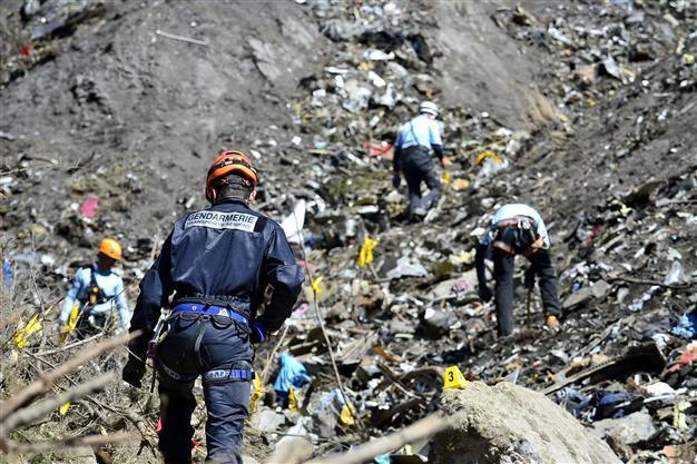 Video shows cabin chaos in seconds before Alps crash: reports