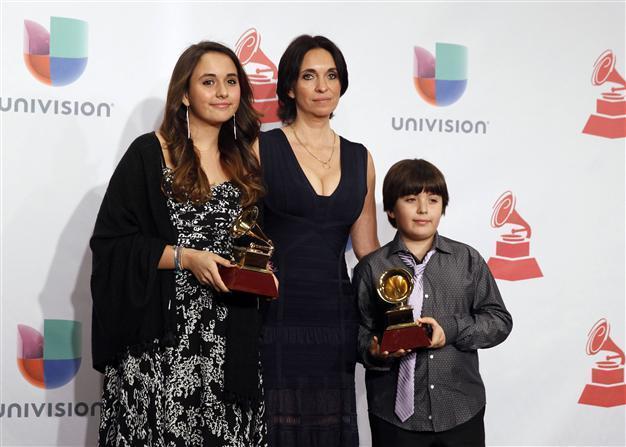 Guitar great De Lucia honored at political Latin Grammys