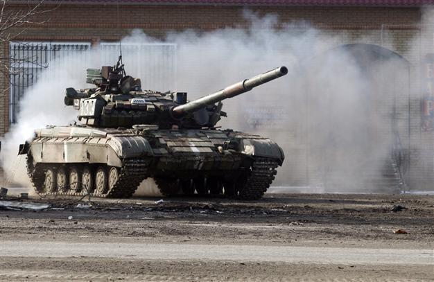 Kyiv says cannot withdraw heavy weapons as attacks persist