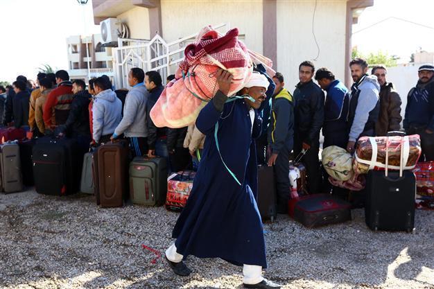 15,000 Egyptians flee Libya after warning