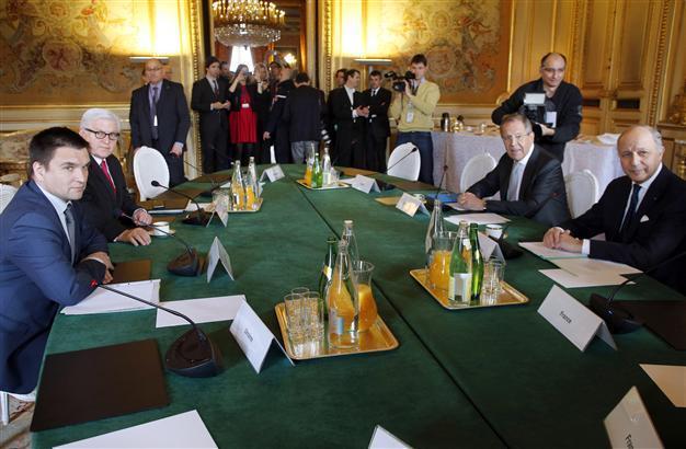 Foreign ministers meet in Paris on Ukraine crisis