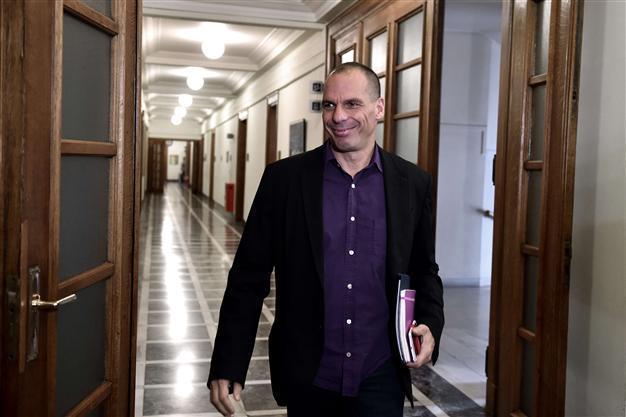 Greek bank deposits return after bailout extension