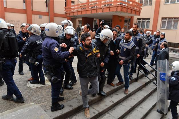 Clashes erupt between rival students at Ankara University, one injured with gun