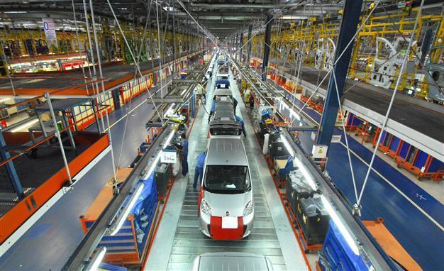 Turkish automotive exports surge 32 percent amid decline in total exports