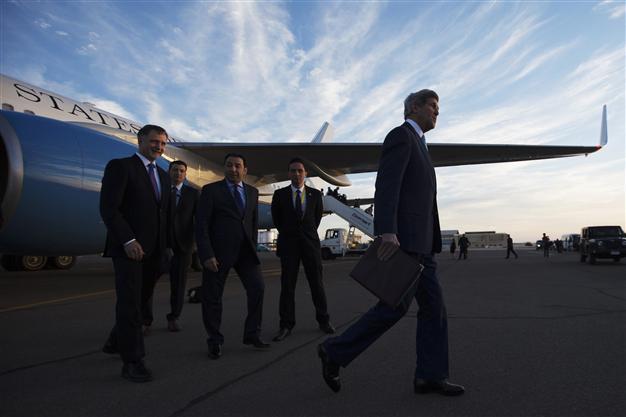 Kerry talks Mideast peace with Abbas, leaders of Egypt, Jordan