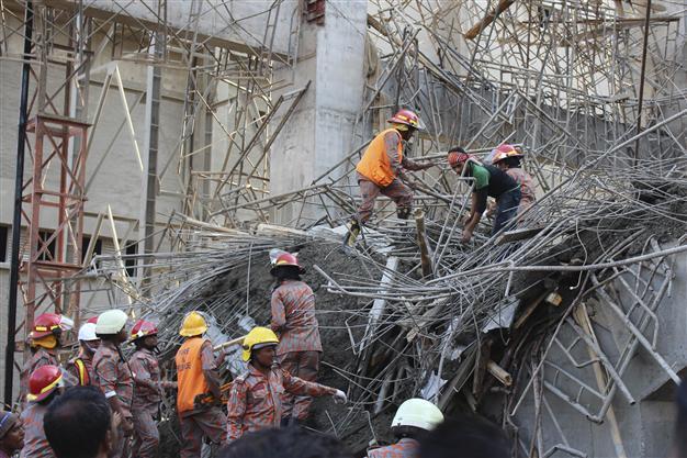Hunt for survivors afer new Bangladesh factory disaster
