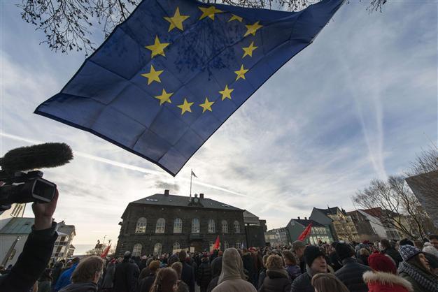 Iceland says dropping bid for EU membership