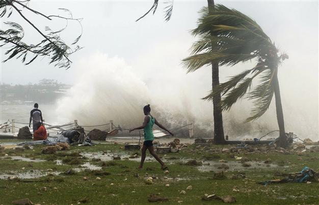 First aid teams reach Vanuatu, find widespread devastation