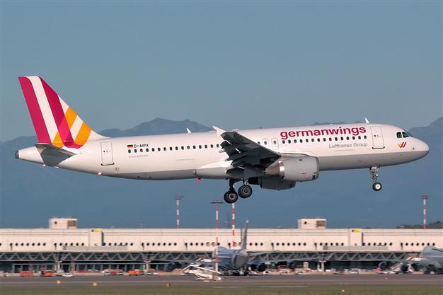 Germanwings cancels flight as pilots refuse to fly