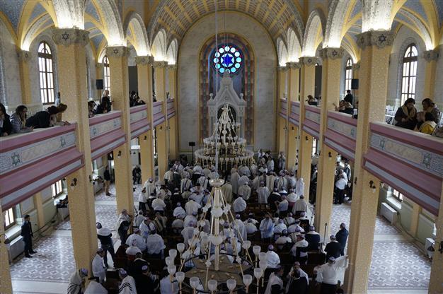 Deputy PM says there is no racism in Turkey, at opening of renovated synagogue