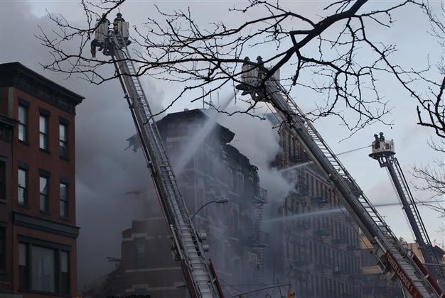Twelve hurt in New York buildings collapse, blaze