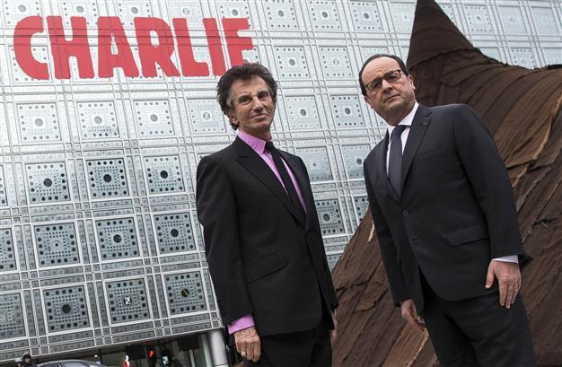 Hollande says Muslims main victims of fanaticism