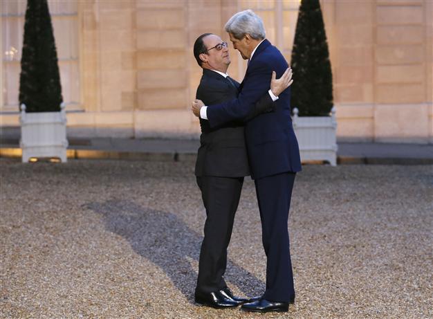 Kerry hugs Hollande, says shares Frances pain
